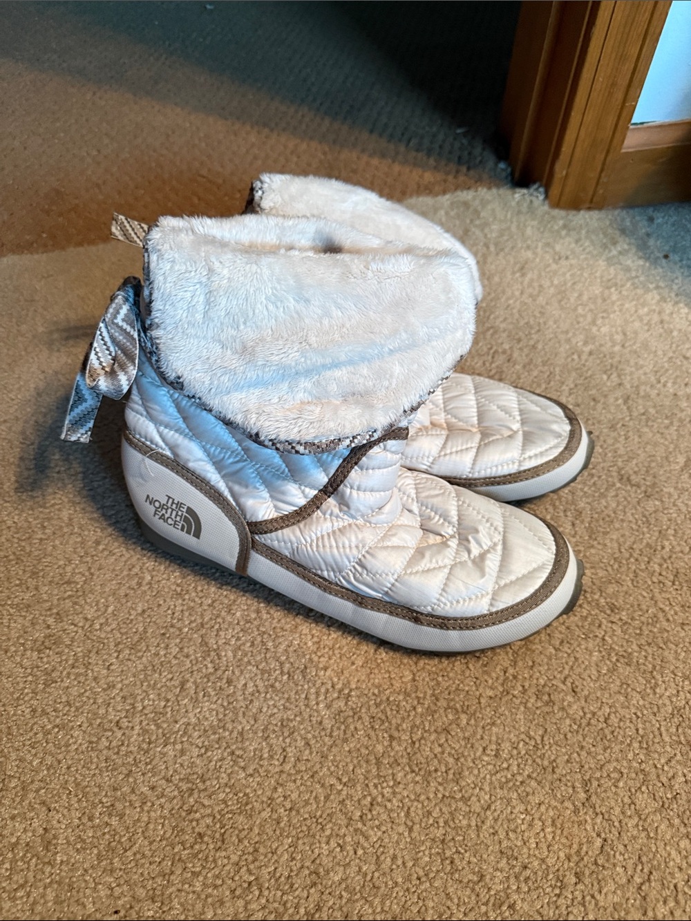 The North Face Women’s White Quilted Faux-Fur Cuff Winter Boots